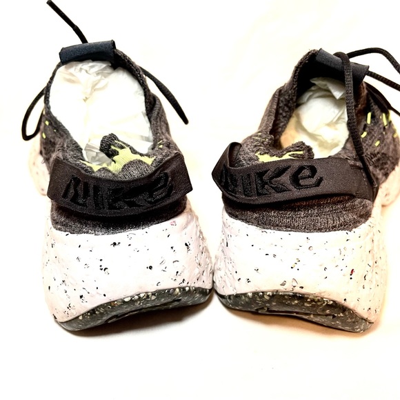 NIKE Space Hippie 04 Men’s Sneaker in Black/Volt - Picture 5 of 8